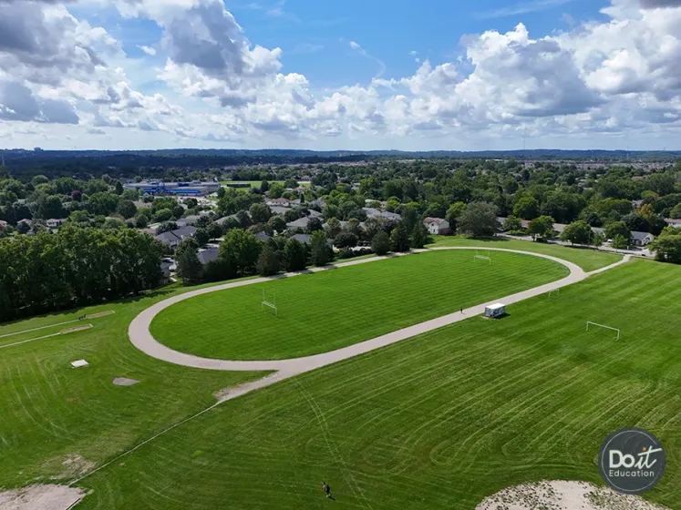 Sir Frederick Banting Secondary School Sportplatz (2)