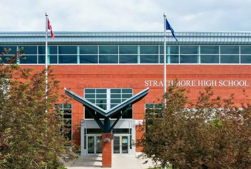 Strathmore High School Schulgebaeude 2
