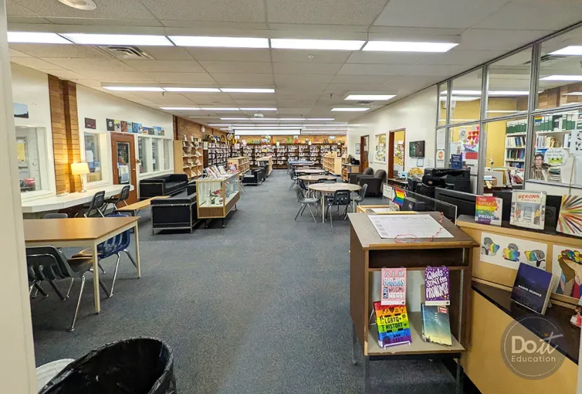 Summerland SS Bibliothek