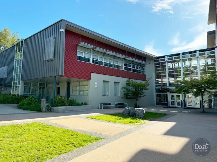 Sutherland Secondary North Vancouver Kanada 8