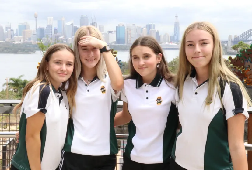 Warners Bay HS Schuelerinnen 2