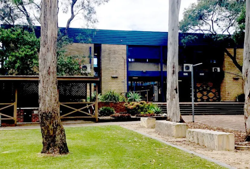 Warners Bay HS Schulgebaeude